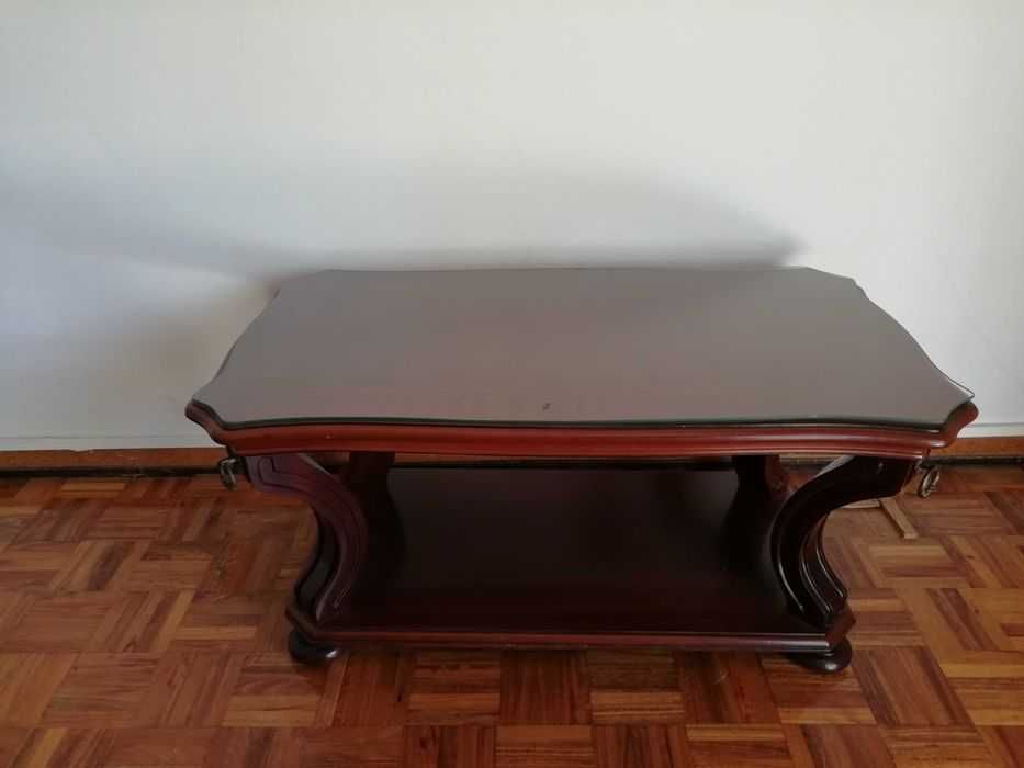 Mesa de madeira cor Mogno