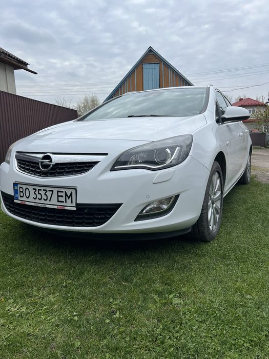 Opel Astra J 2011