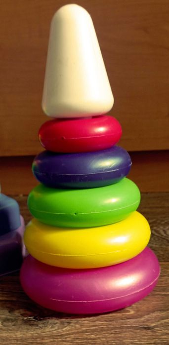 Пірамідки іграшки