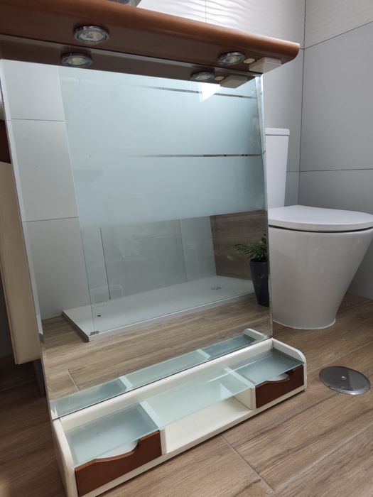Conjunto de casa de banho: móvel com lavatório + espelho com luz — marca mdm