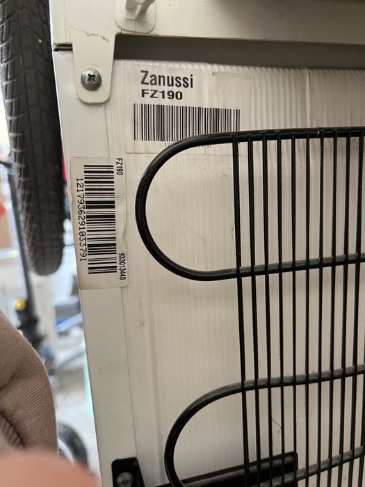 Морозильна камера Zanussi fz190