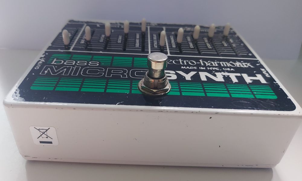 Electro Harmonix bass MICROSYNTH. Efekt do gitary basowej.