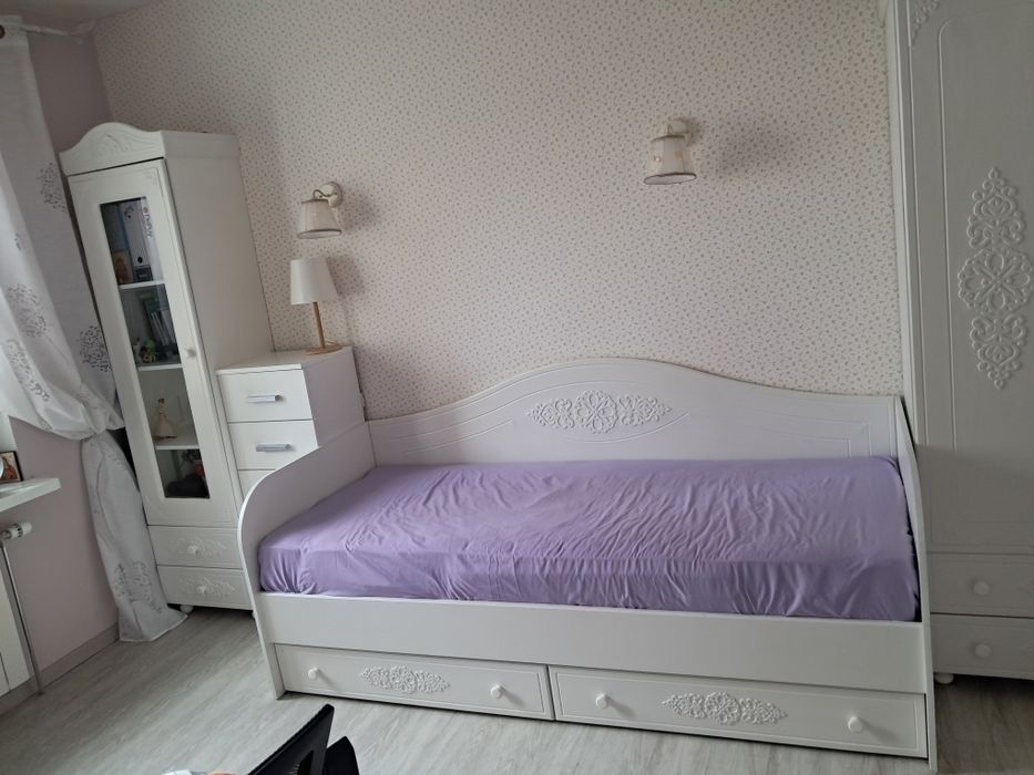Ліжко з натурального дерева