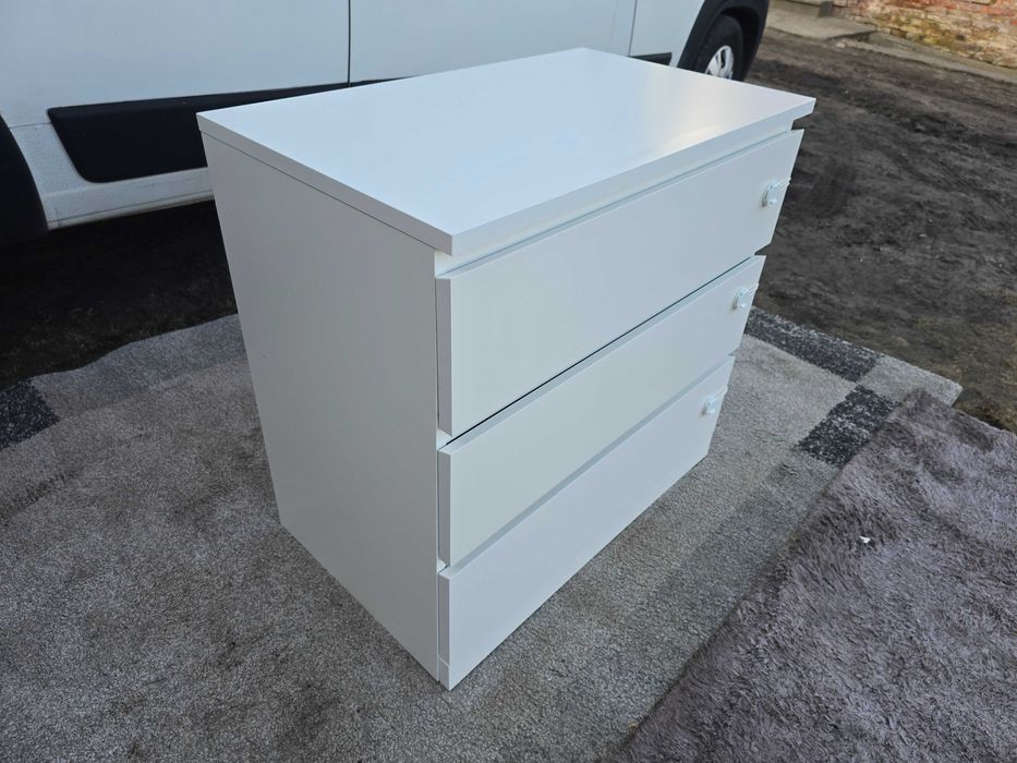 Biała komoda z trzema szufladami IKEA MALM