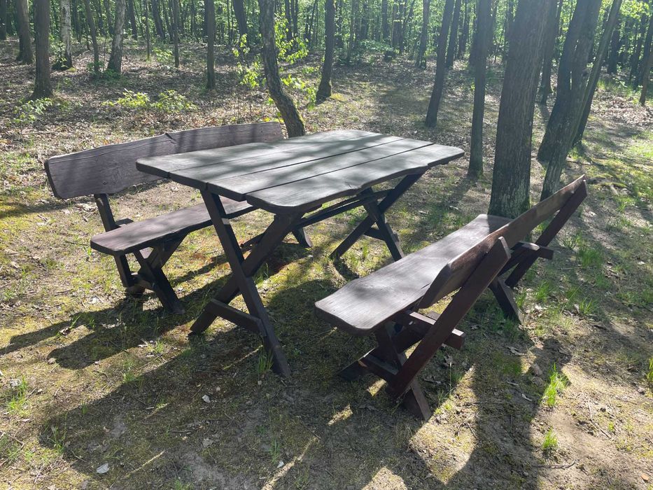 Zestaw mebli ogrodowych - drewnianie ławki i stół