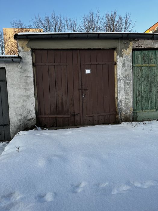 Garaz sloneczna miejsce postojowe kadetow