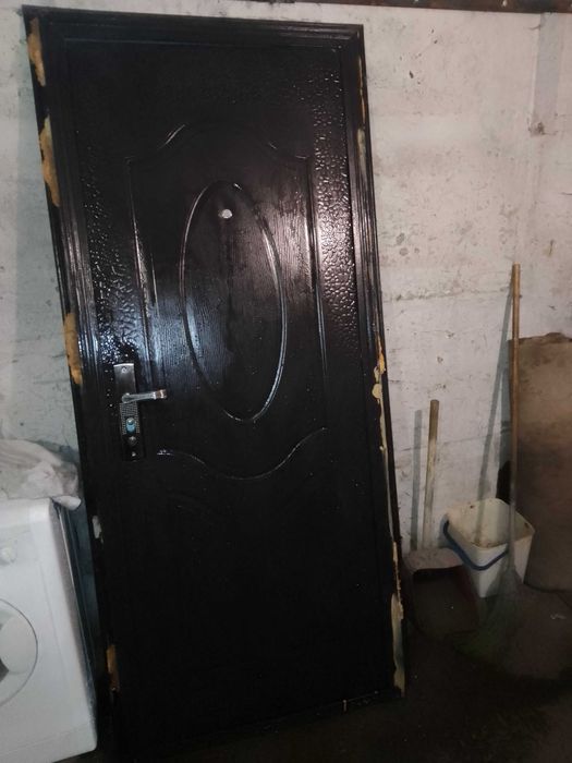 Продам Дверь входную металическую