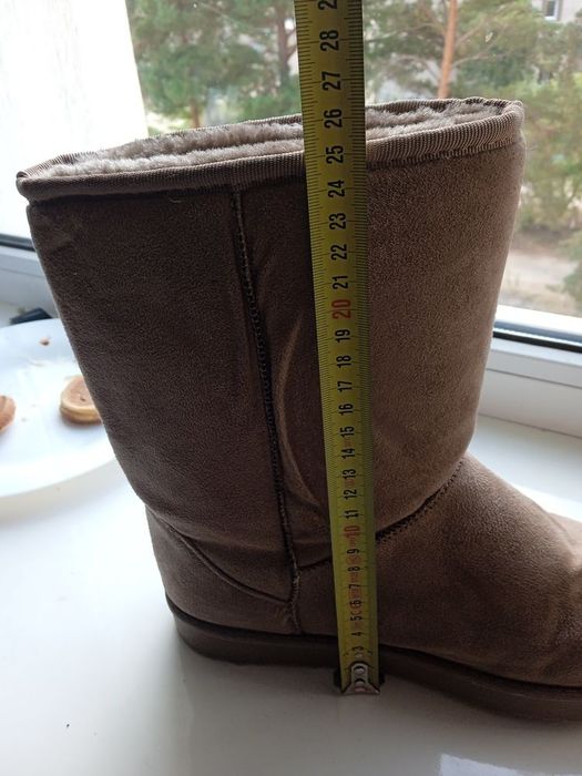 Продам зимові жіночі Уггі ( Uggi)