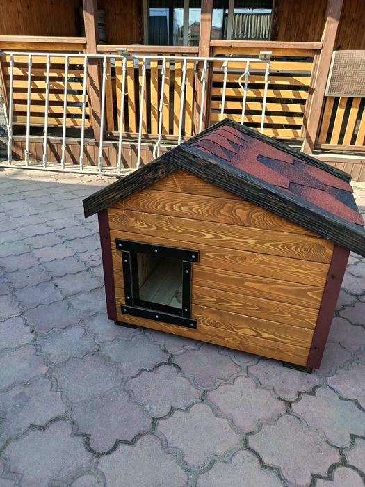 Будки для собак із натурального дерева в наявності