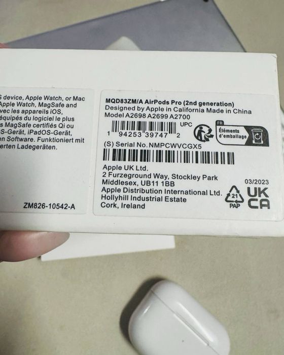 Кейс airpods оригинал