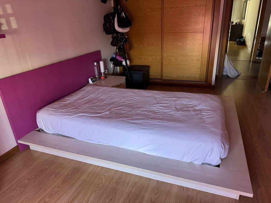 Mobília quarto menina, cama, mesa cabeceira, cómodas e secretária