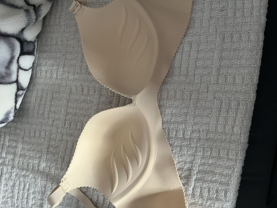 Bezowy biustonosz 85c