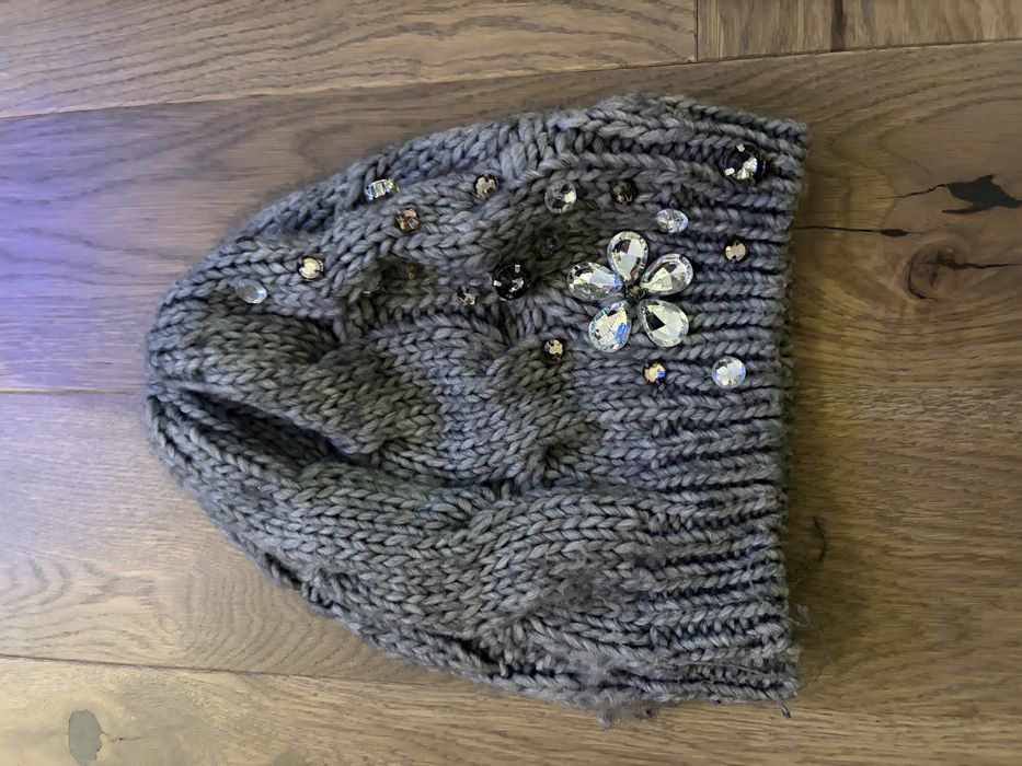 Czapka Guess szara rozmiar uniwersalny