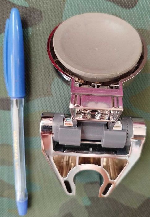 Новий тримач для душа на присосці. Проодам або обміняю. самовивіз.