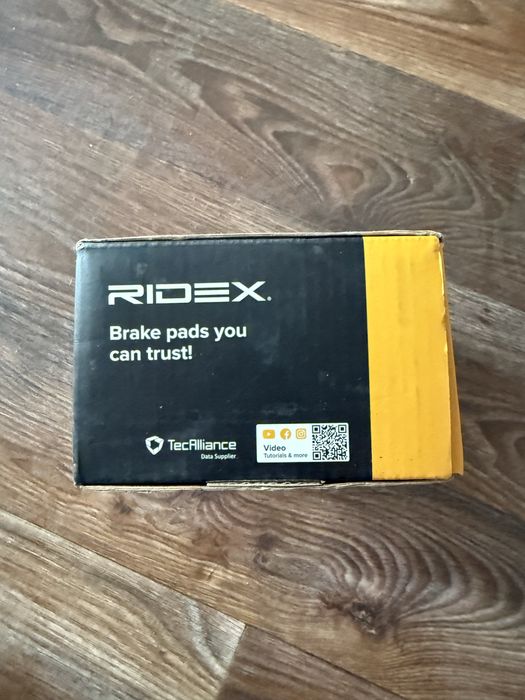 Продам тормозные колодки мазда 3