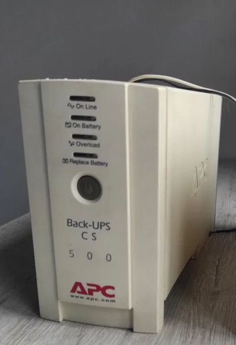 Джерело безперебійного живлення. APC Back-UPS 500.