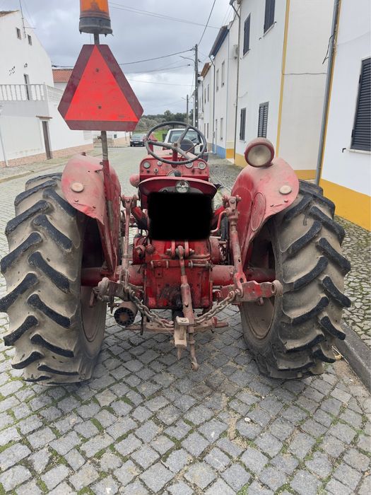 Trator Internacional B275