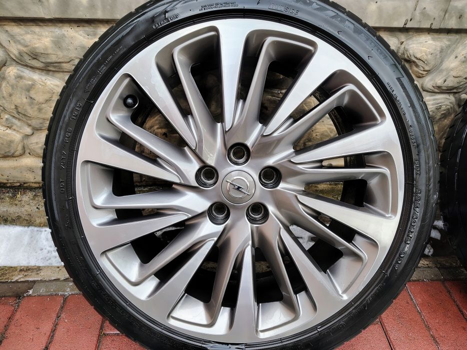 Шини Bridgestone 225/40/18 з оригінальними дисками, GM 5*105 R18x7.5J IS44
