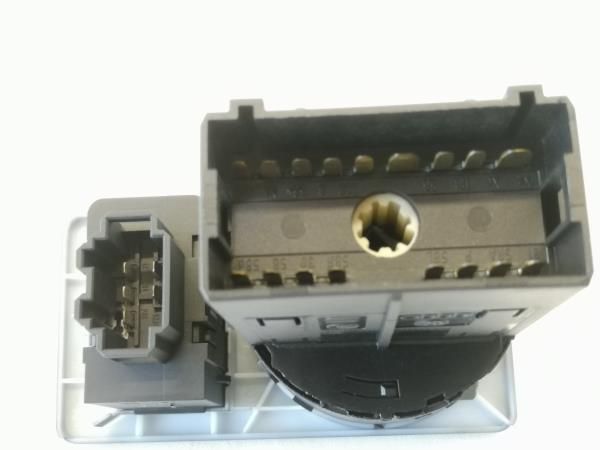 Botão / interruptor de luzes SKODA Fabia I Hatchback (6Y2)