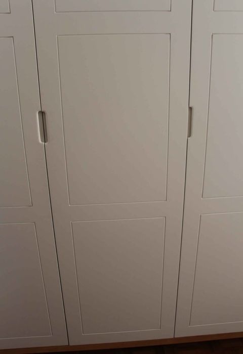 Roupeiro branco c/ 3 portas