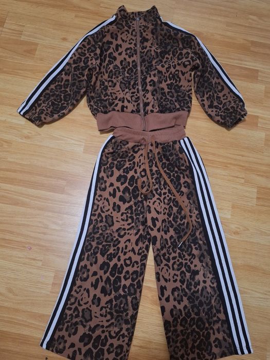 Продам дитячий костюмчик