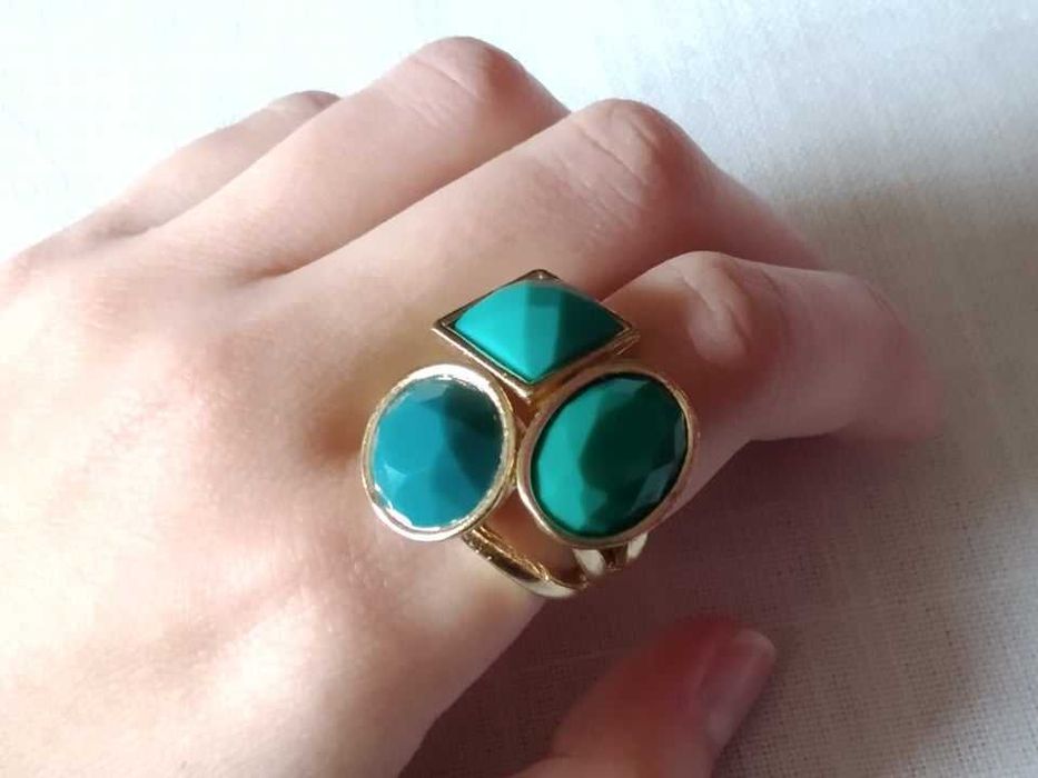 (NOVO, PORTES GRÁTIS) Anel Vintage Dourado com Tons Verdes - Nº 16,5