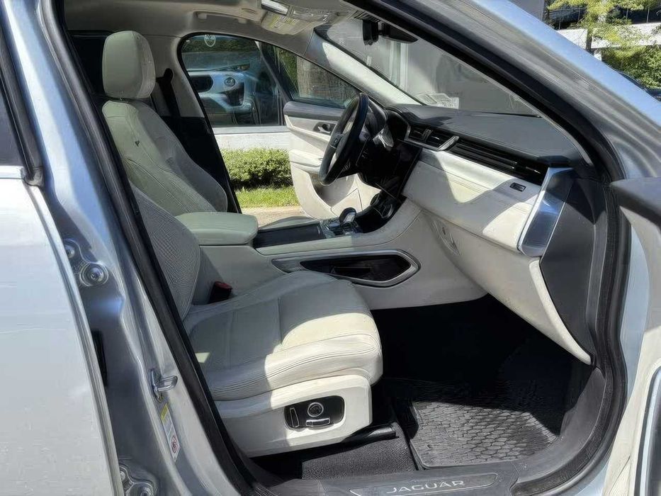 Jaguar F-Pace      2022