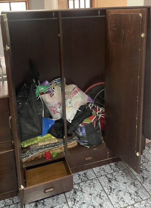 Roupeiro / guarda fatos / guarda roupa