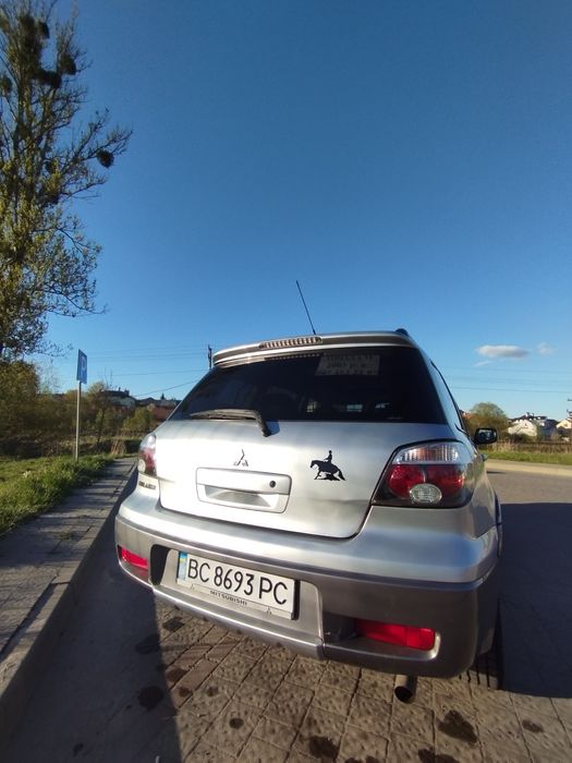 Mitsubishi Outlander 1