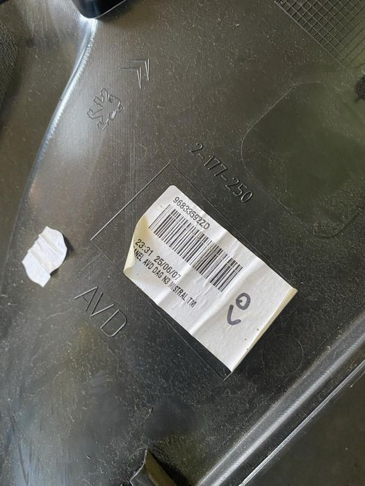 Boczki C4 Picasso Grand Tapicerka roletki Komplet