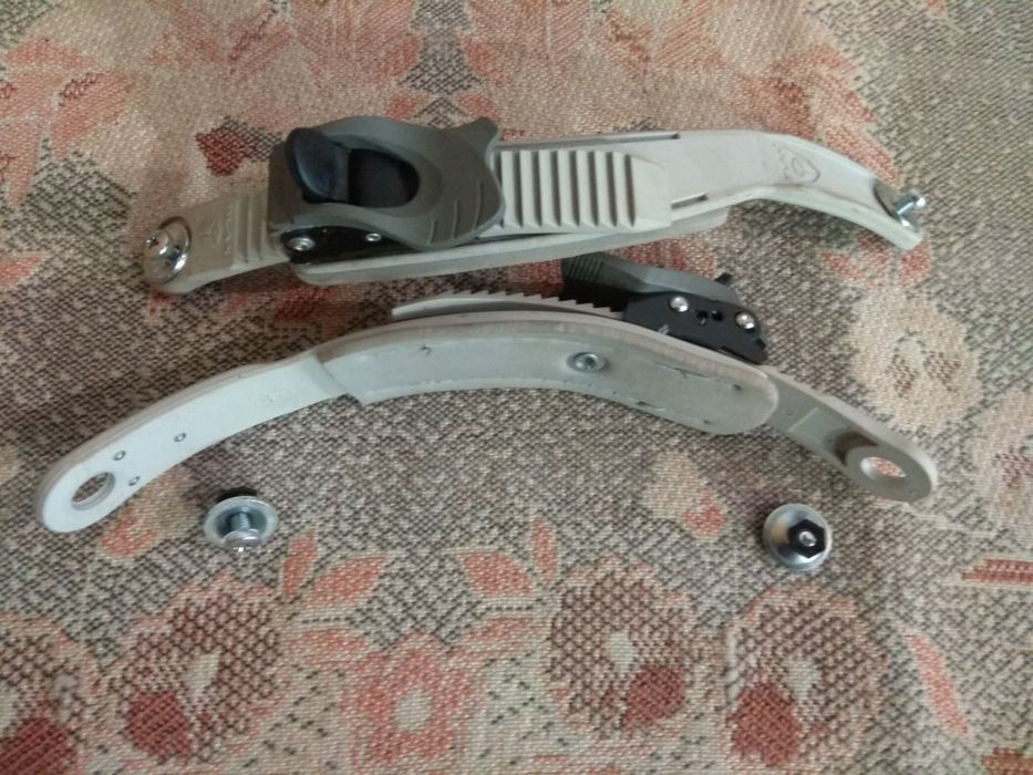 Запчастини до кріплень сноуборду.