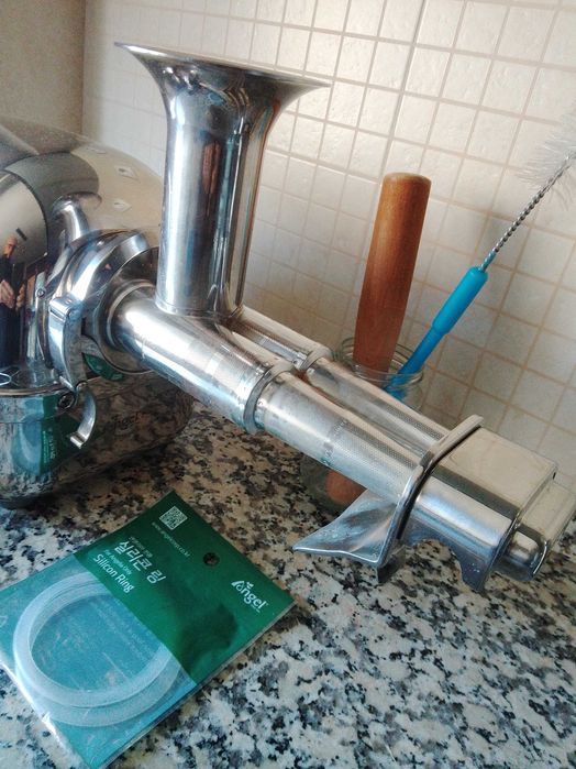 Angel Juicer 5500 – Extração Premium para Sumos de Máxima Qualidade