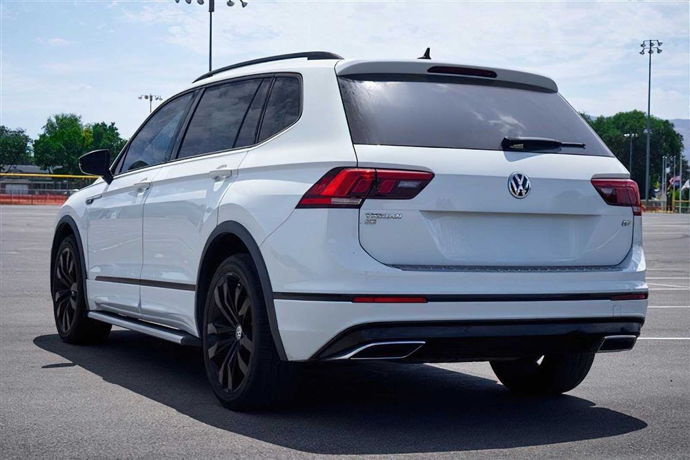 Volkswagen Tiguan      2021