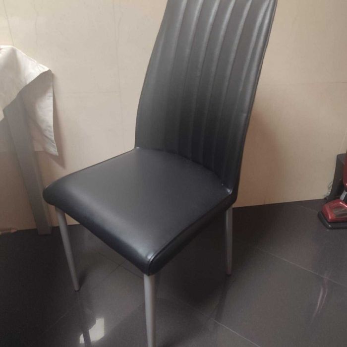 Mesa vidro preto + 6 cadeiras couro preto