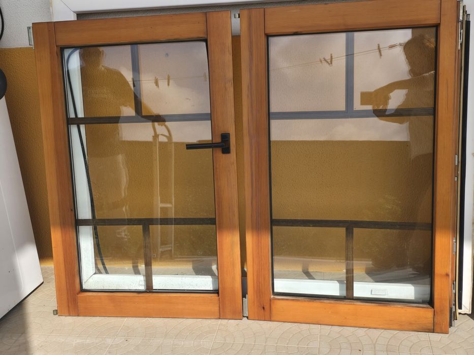 Janelas de PVC revestidas a madeira pura