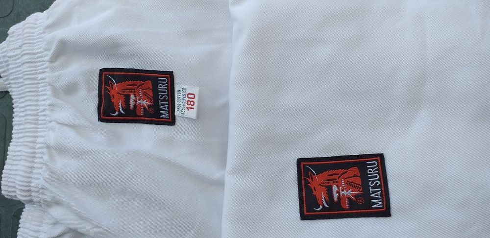 Completo -Fato de treino- corrida 3 ps em ótimo estado cor preto