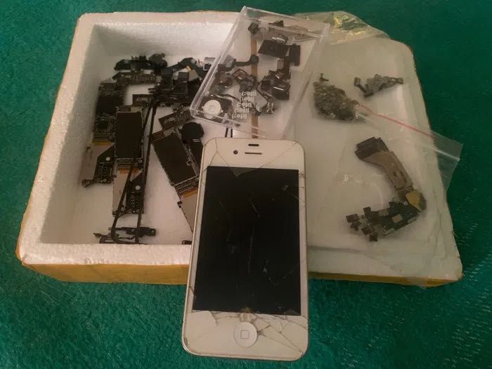 Айфон 4, 4s запчастини