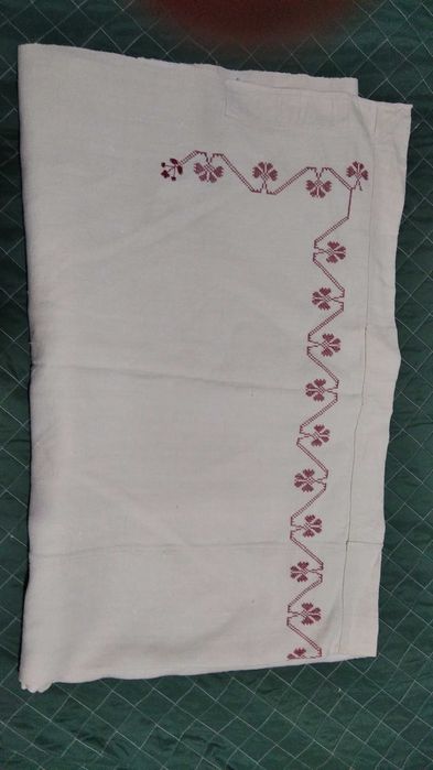 Toalhas e naperons em crochê e linho/