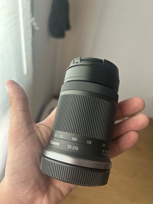 Canon R50V + RF-S 55-210mm is stm + muchila peak desing