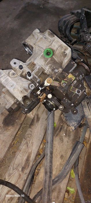 Caixa velocidades Volkswagen Golf lV 1.6i gasolina tenho mais material