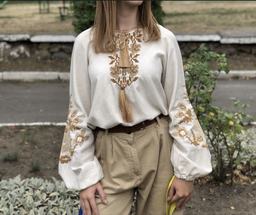 Жіноча вишиванка