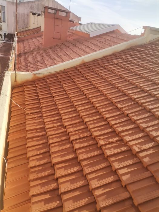 Lava e impermeabilização telhado
