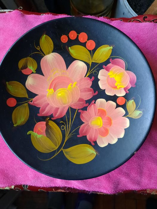 Продам тарелку из дерева.