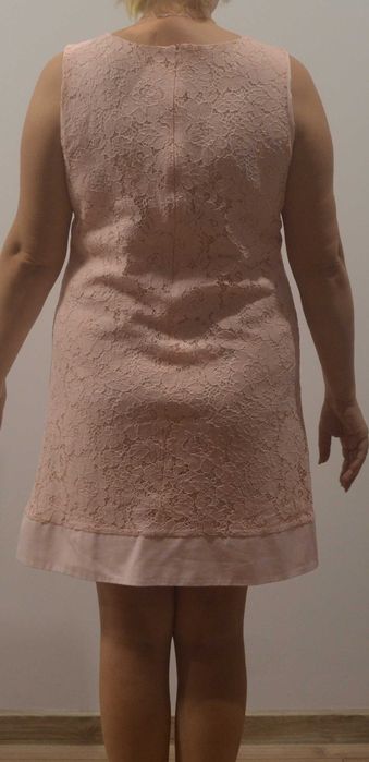 Różowa koronkowa sukienka rozm.46