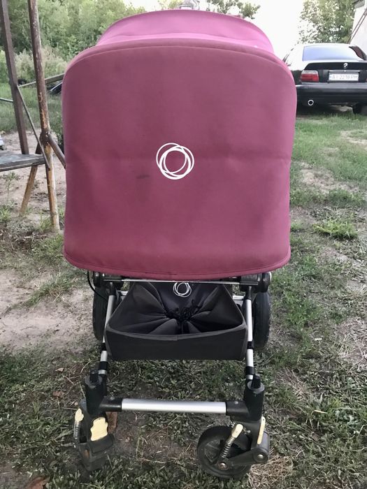 Каляска Bugaboo в доброму стані, в подарунок столик для годування теж в доброму стані