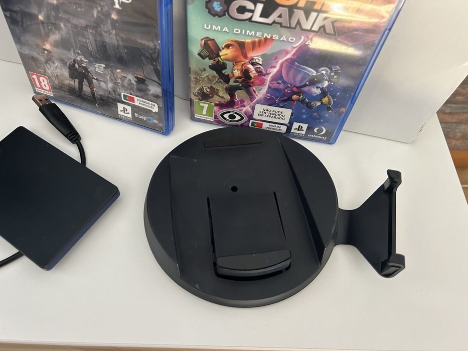 PlayStation 5 1TB + 2 Comandos + 2 Jogos
