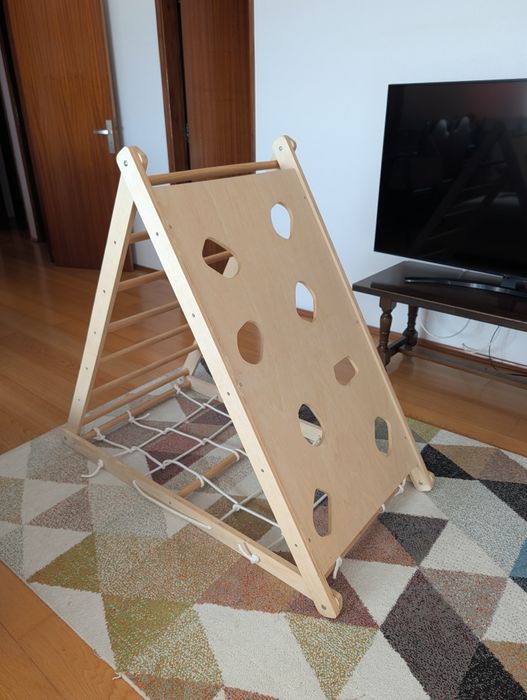 Torre de Aprendizagem Montessori em Madeira com Rampa de Escalada