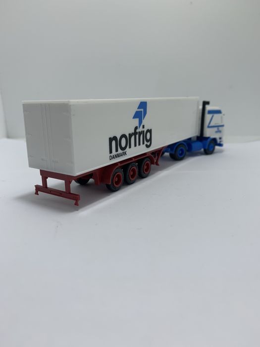 Volvo da Herpa escala 1/87