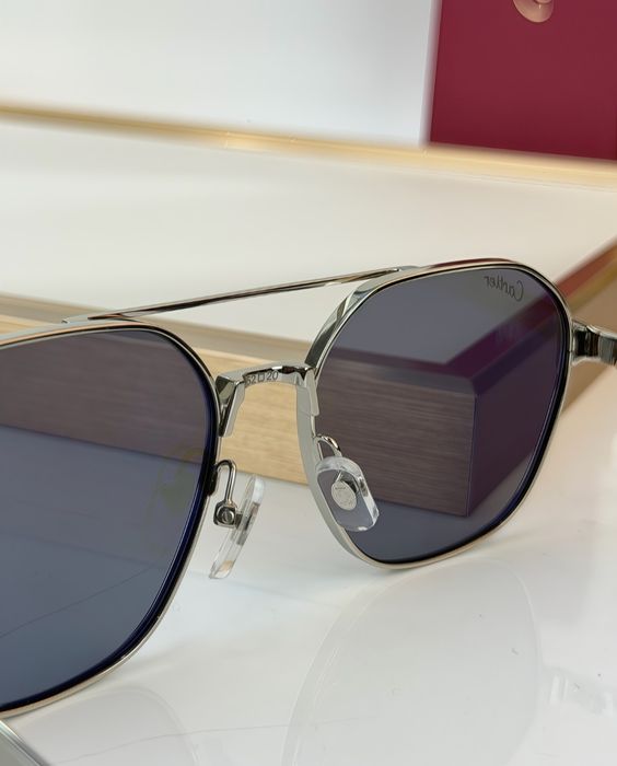 Сонцезахисні окуляри Santos de Cartier з фотохромними лінзами,