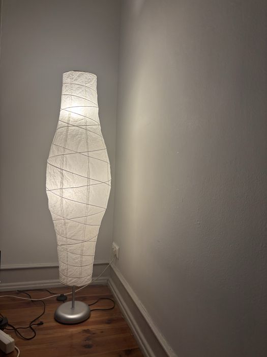 Candeeiro de pé elegante